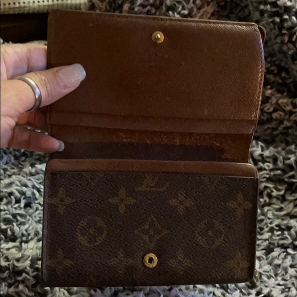 LOUIS VUITTON WALLET - Picture 2 of 9